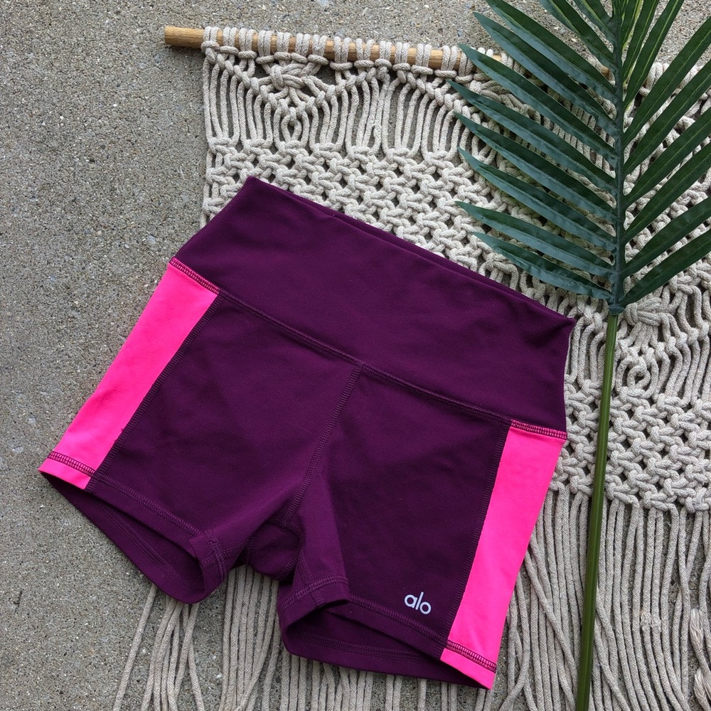 Alo Yoga Shorts Size Small - Elevate High Waisted Booty Shorts